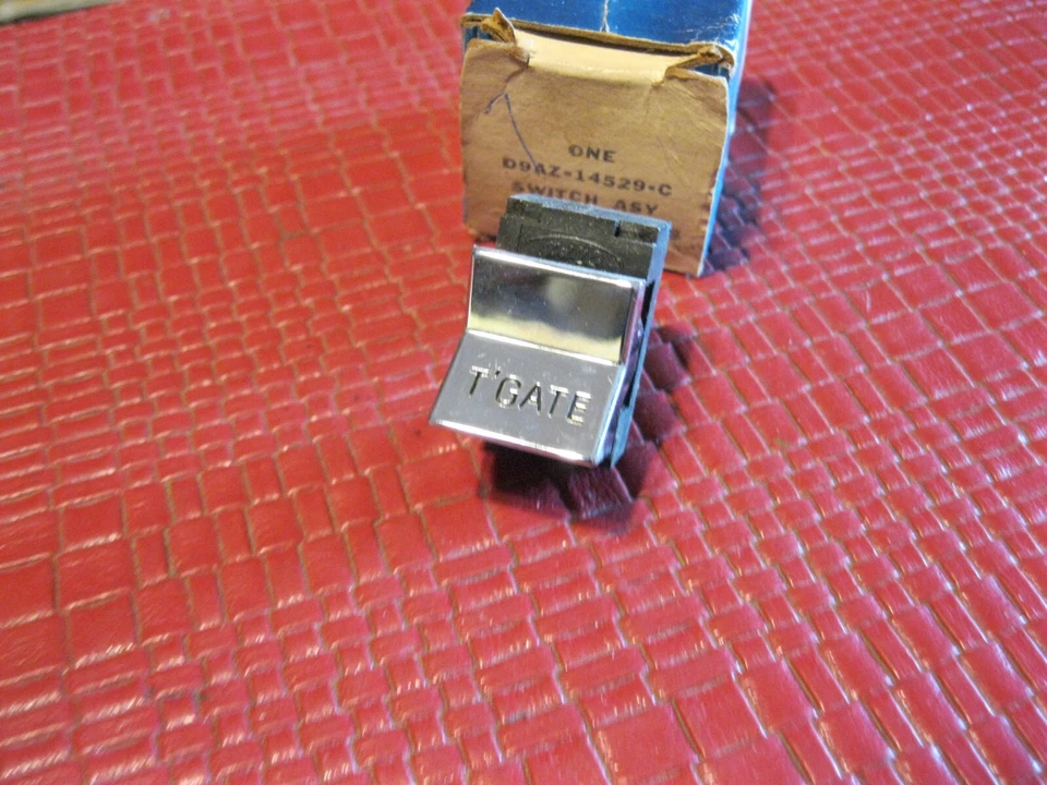 Nuevo de Lote Antiguo Ford LTD 1979, Country Squire vagón puerta trasera ventana interruptor Foto 3 de 3