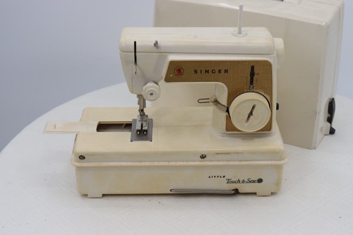 SINGER LITTLE TOUCH & SEW SEWING MACHINE MODEL 67-A -23 - Picture 6 of 10