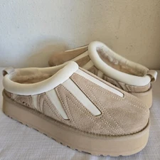 NWOB WOMENS SIZE 11 MUSTARD SEED UGG TAZZ SUNWAVE 1167655 SUEDE PLATFORM CLOGS