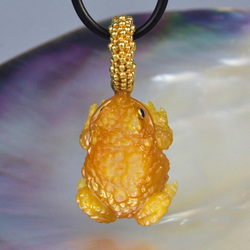Toad Frog Pendant Carved Mother-of-Pearl & Gold Vermeil Sterling Silver 10.47g - Picture 7 of 13