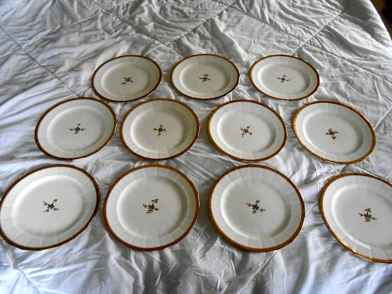 Set of 11 Cauldon porcelain plates with a gold band / faceted gold leaf # 7339 T
