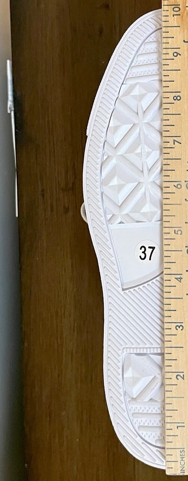 Tênis de basquete Minions Hightop amarelo banana feminino tamanho 37 / EUA 6.5 - Imagem 3 de 4