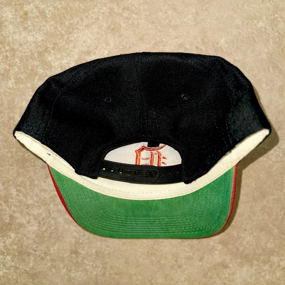 De colección Especialidades Deportivas Tigres de Detroit Negro MLB Logo Lateral Snapback Sombrero Lana Foto 2 de 4