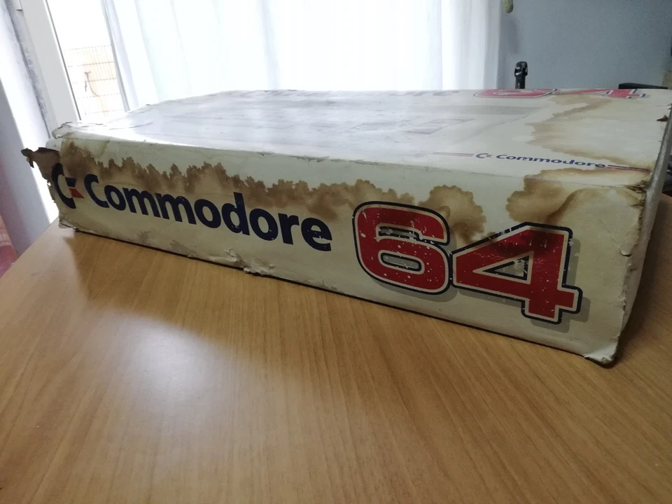 Commodore 64 II (C64C) box + alimentatore + cartucce giochi - Immagine 4 di 4