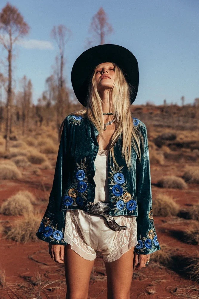 Chasing Unicorns M 100% Riders on the Storm Emerald velvet jacket
Opens in a new window or tab