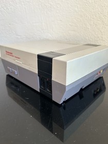 Original Nintendo Entertainment System NES-001 1985 Console
