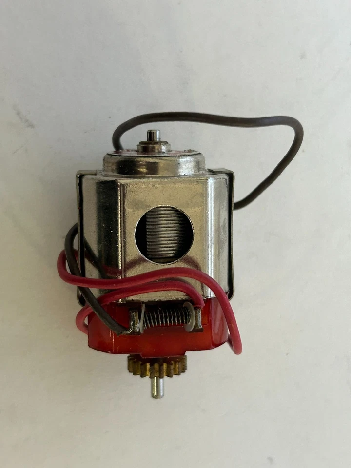 MPC Dyn-O-Can Motor escala 1/24 coche ranura nuevo en caja Foto 3 de 3