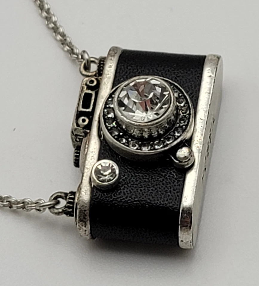 FOSSIL Fotografía Cámara Colgante Collar Tono Plata Cerradura Llave Dije 30" Ajustable Foto 3 de 4