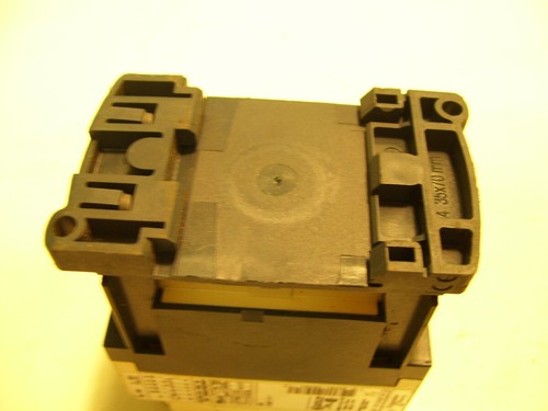 SCHNEIDER SQ SQUARE D CAD32BD 3NO/2NC CONTROL RELAY 10A/690V 24VDC COIL P3466 - Photo 6/6
