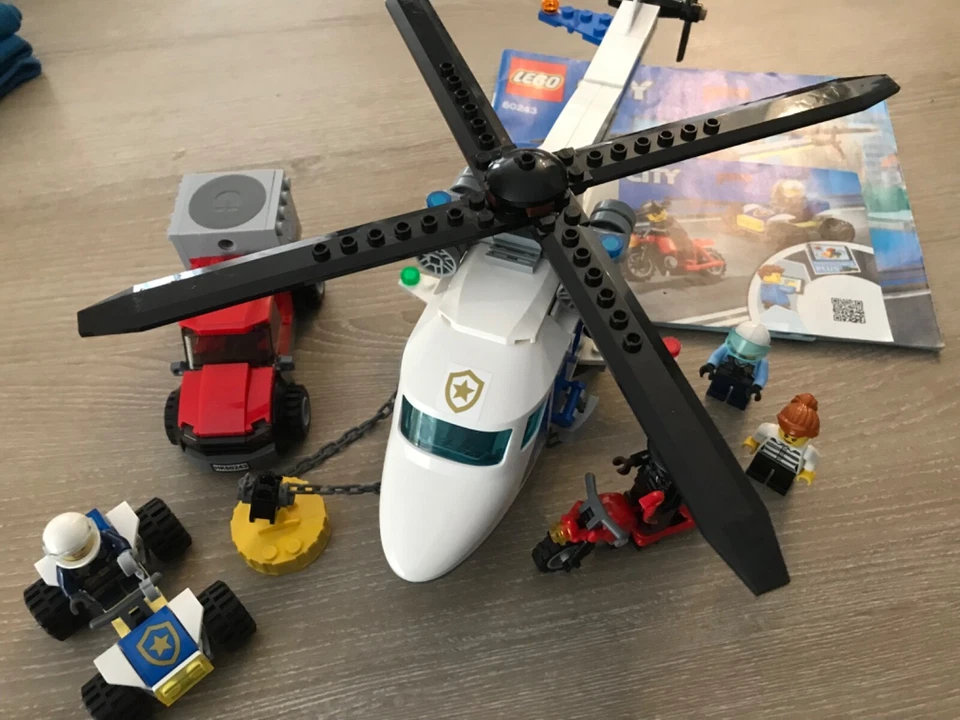LEGO City 60243 Police Helicopter Chase, photo 1 sur 5