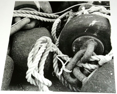 Schwarz-Weiß Fotografie "Seile und Gewichte" von Michael Nusseck - 23 x 23 cm - Bild 4 von 4