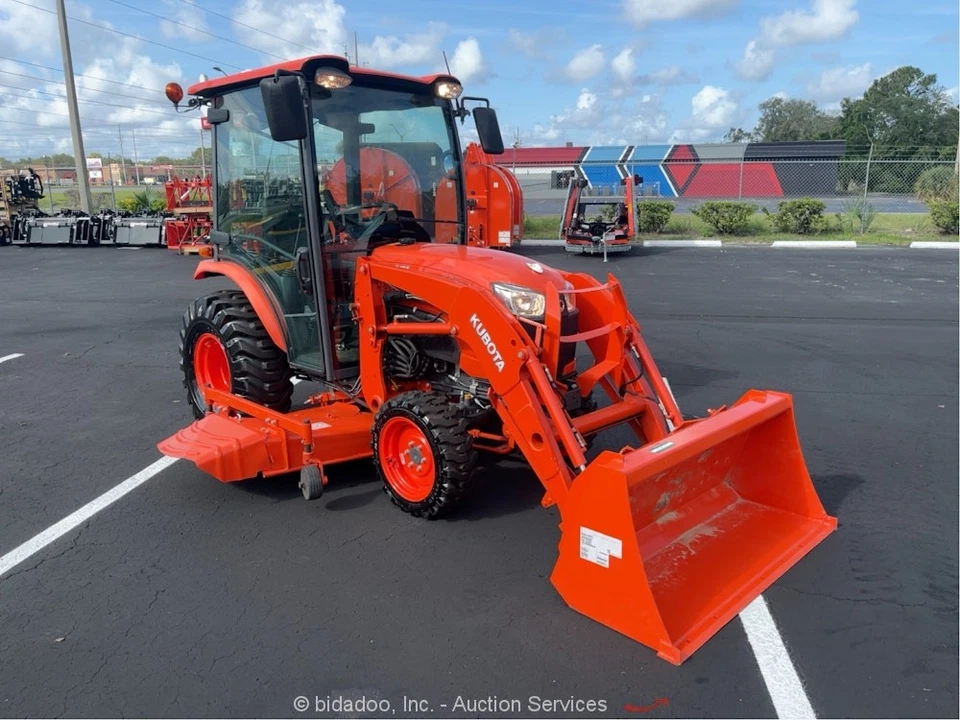 Kubota B2650HSD 2019 4x4 diésel tractor utilitario granja agrícola aire acondicionado pocas horas bidadoo Foto 2 de 4