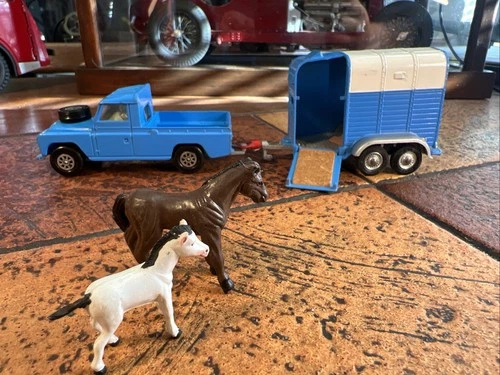 Corgi Toys Rice Pony Trailer Landrover 109 WB Car & Pony Vintage Diecast Models