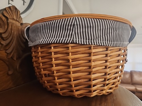 NEW County Style Wicker Picnic Basket With Double Wooden Lids & Handles - Picture 6 of 8