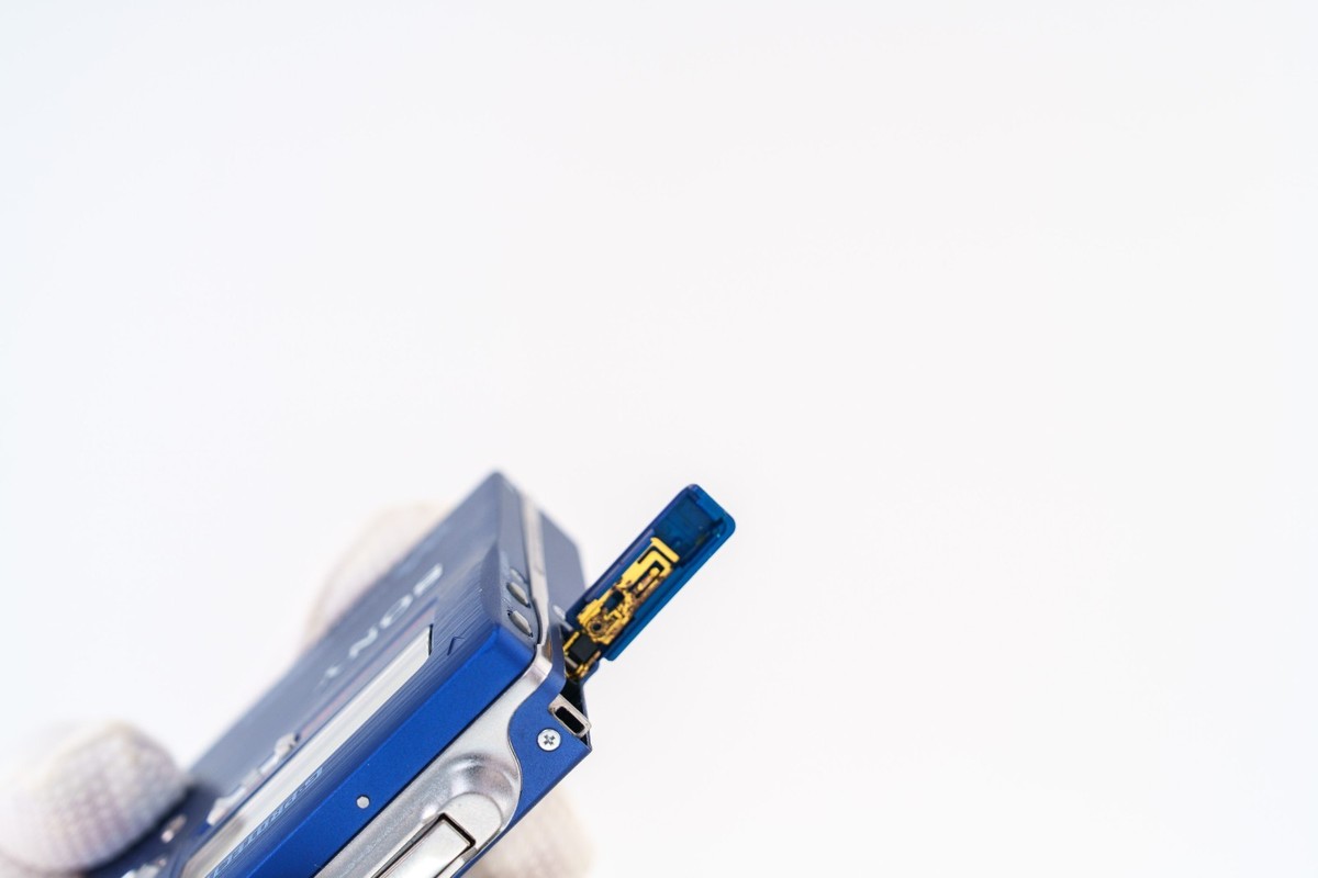 Sony MZ-R909 MD Minidisc Walkman w/AA sidecar (Blue) [DEMO / PLAYS