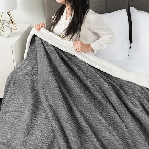 PAVILIA Sherpa Blanket Throw for Couch Sofa Bed | Grey, Super Soft, Plush - Imagen 6 de 10