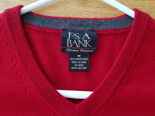 JOS A BANK Signature Collection Mens Red Merino Wool Sweater M EUC - Picture 2 of 7
