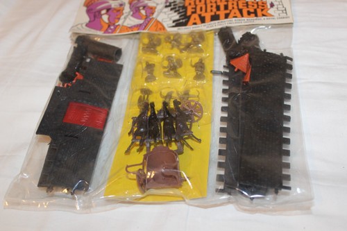 VTG 1968 ROMAN FORTRESS ATTACK #1824P MINIATURE PLAYSET Louis Greenberg HK - Picture 10 of 11