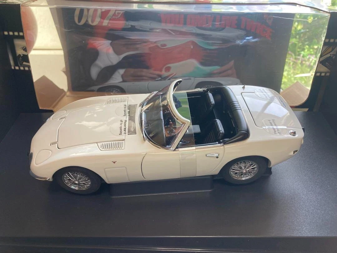 AUTO art Toyota 2000GT 78761 1/18 Scale movie 007 cabriolet