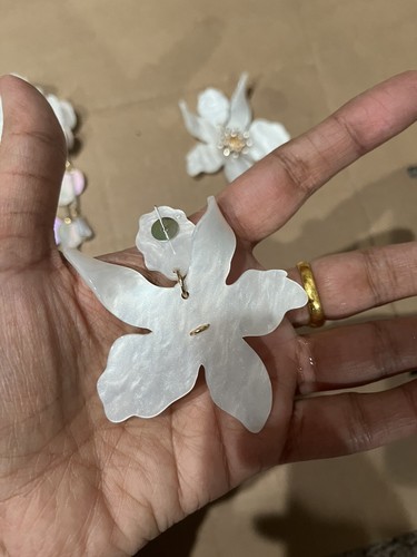 White Flower Earrings Lot Of 3 Pairs Big Large White Earrings Pierced - Picture 11 of 12