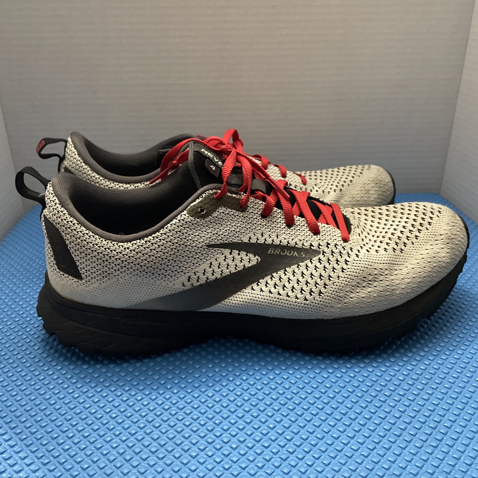 Brooks Men's Revel 4 White Black Athletic Mesh Running Shoes Size 11 D 190340767678 eBay