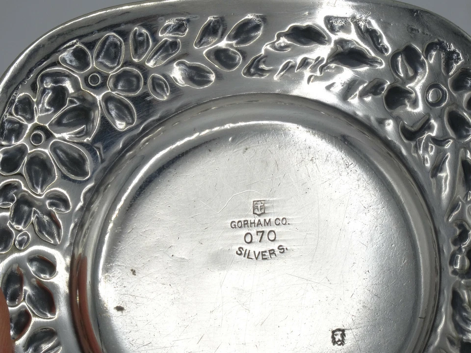 PAIR of VINTAGE GORHAM 070 STERLING SILVER REPOUSSE ASHTRAY ~ 3" / 70g - Image 2 of 4