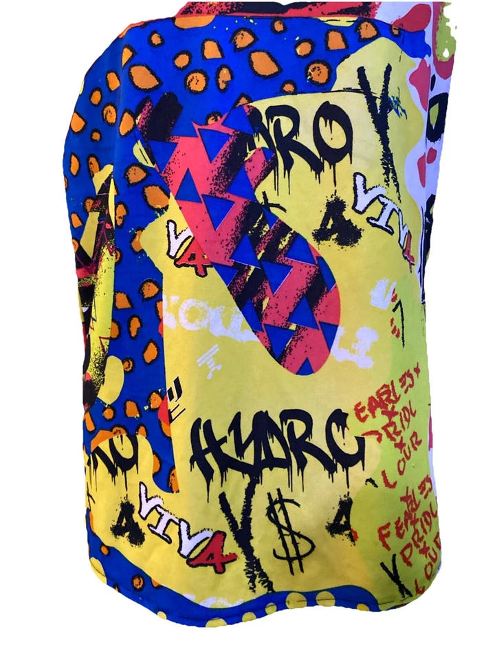 Camiseta grafite etiqueta azul real estampa colorida arte de rua urbana tamanho M - Imagem 3 de 4