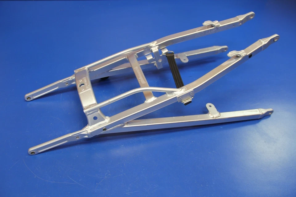 05-09 Husqvarna 450SMR SM450R 2008 subchasis trasero soporte asiento trasero Foto 2 de 4