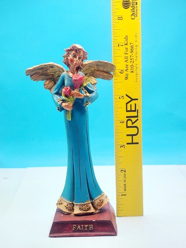 Estatuilla de ángel ""Fe"" base marrón azulada y dorada, rosas sosteniendo ángeles - Imagen 6 de 8
