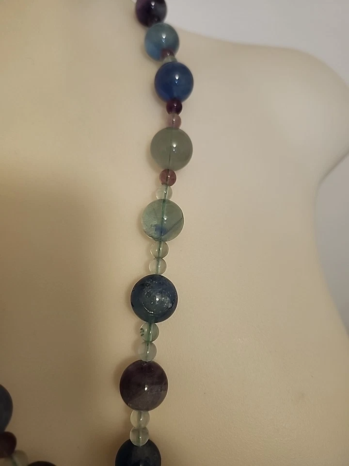 COLLAR NATURAL GRANDE REDONDO PIEDRA FLUORITA CON COLGANTE DE PIEDRAS PRECIOSAS BÚHO DE ÁRBOL Foto 2 de 4