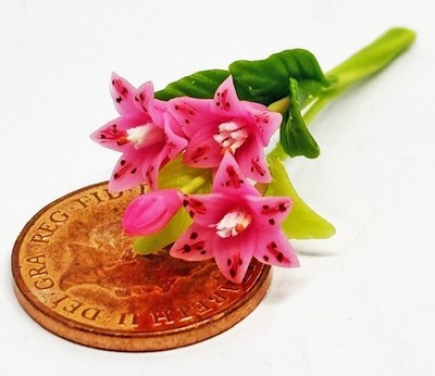 Puppenhaus rosa Lilie Blumen Dreierbündel mit Knospe Maßstab 1:12 Tumdee