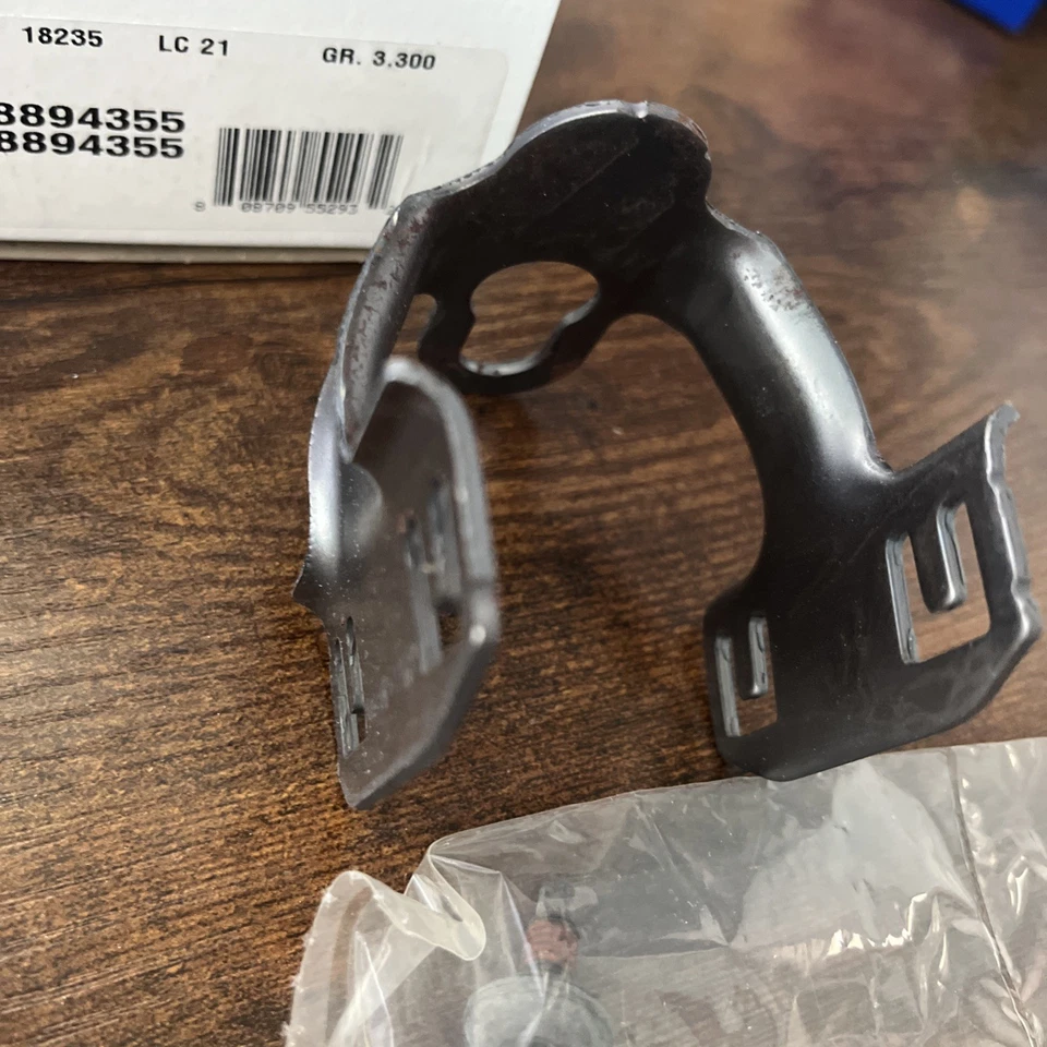 Soporte de retención de inyector de combustible ACDelco 88894355 Silverado Sierra Blazer S10 Foto 3 de 3