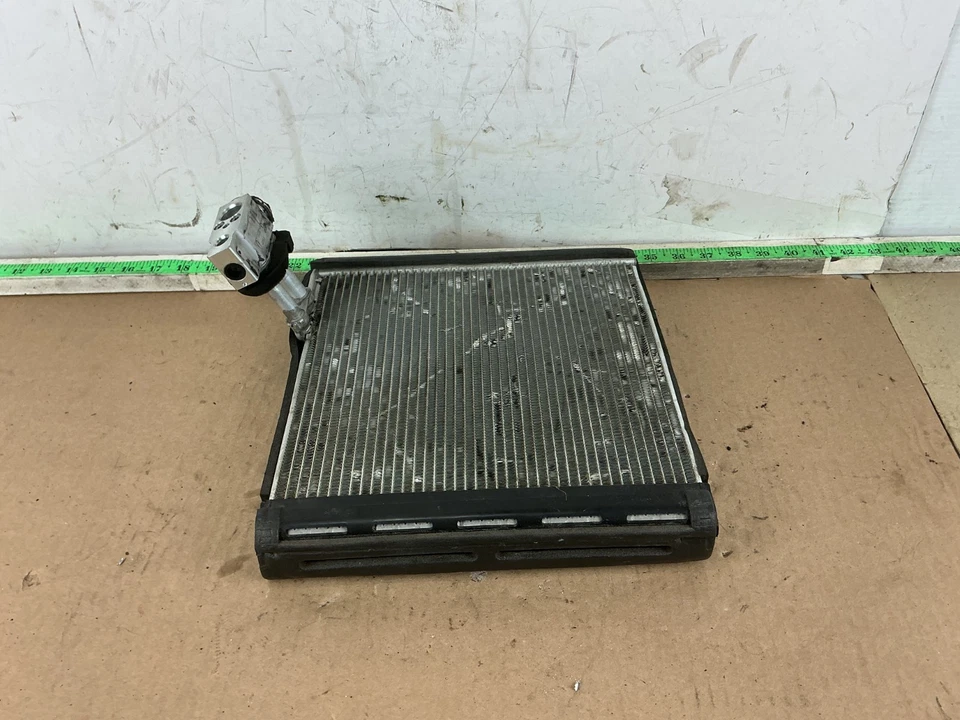 Núcleo evaporador de CA delantero Toyota Sienna 2011-2016 con válvula de expansión OEM Foto 2 de 4