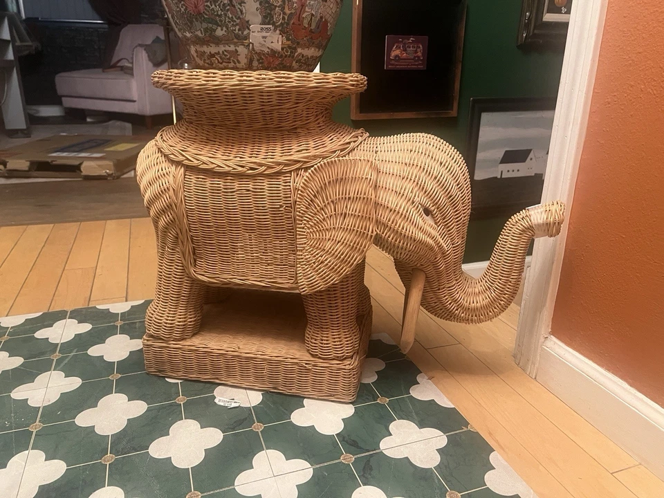 Mesa auxiliar vintage boho mimbre ratán elefante estilo Mario López Torres años 70 Foto 2 de 4