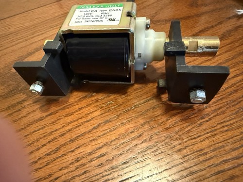 Ulka EAX5 Vibratory Pump 120 Volt 60 HZ 52 W - Picture 2 of 4