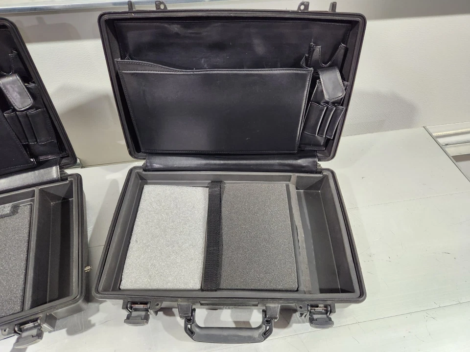 Funda protectora para portátil Pelican 1490 - Lote de 2 - Negra excedente militar de EE. UU. Foto 3 de 4