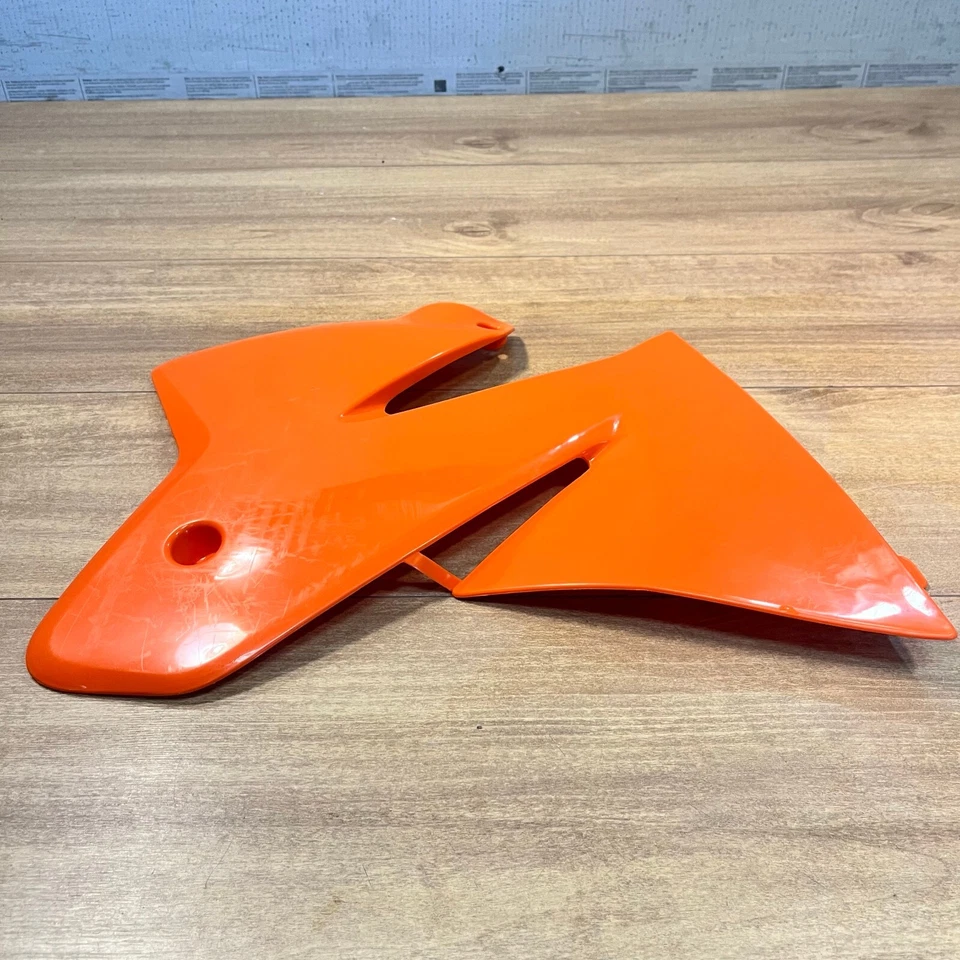 CUBIERTA RADIADOR IZQUIERDO KTM OEM NUEVA / 50308050000 / 98-00 SX EXC 125 200 250 520 Foto 2 de 4