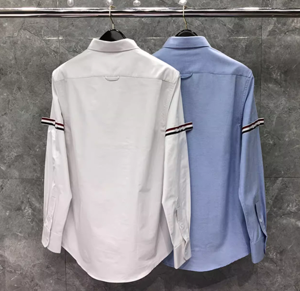 Camicia Thom Browne manica lunga con risvolto camicia moda uomo e donna