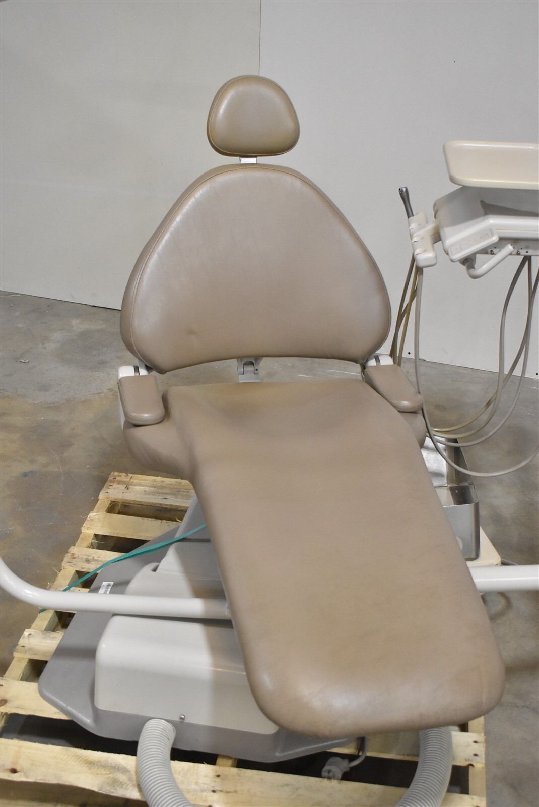 Adec 1040 Dental Dentistry Ergonomic Exam Chair Operatory SetUp