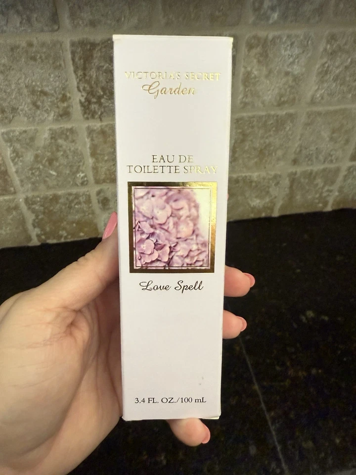 Victoria's Secret Gardens Love Spell淡香水3.4盎司/100毫升全新 — 第 2/3 张图片