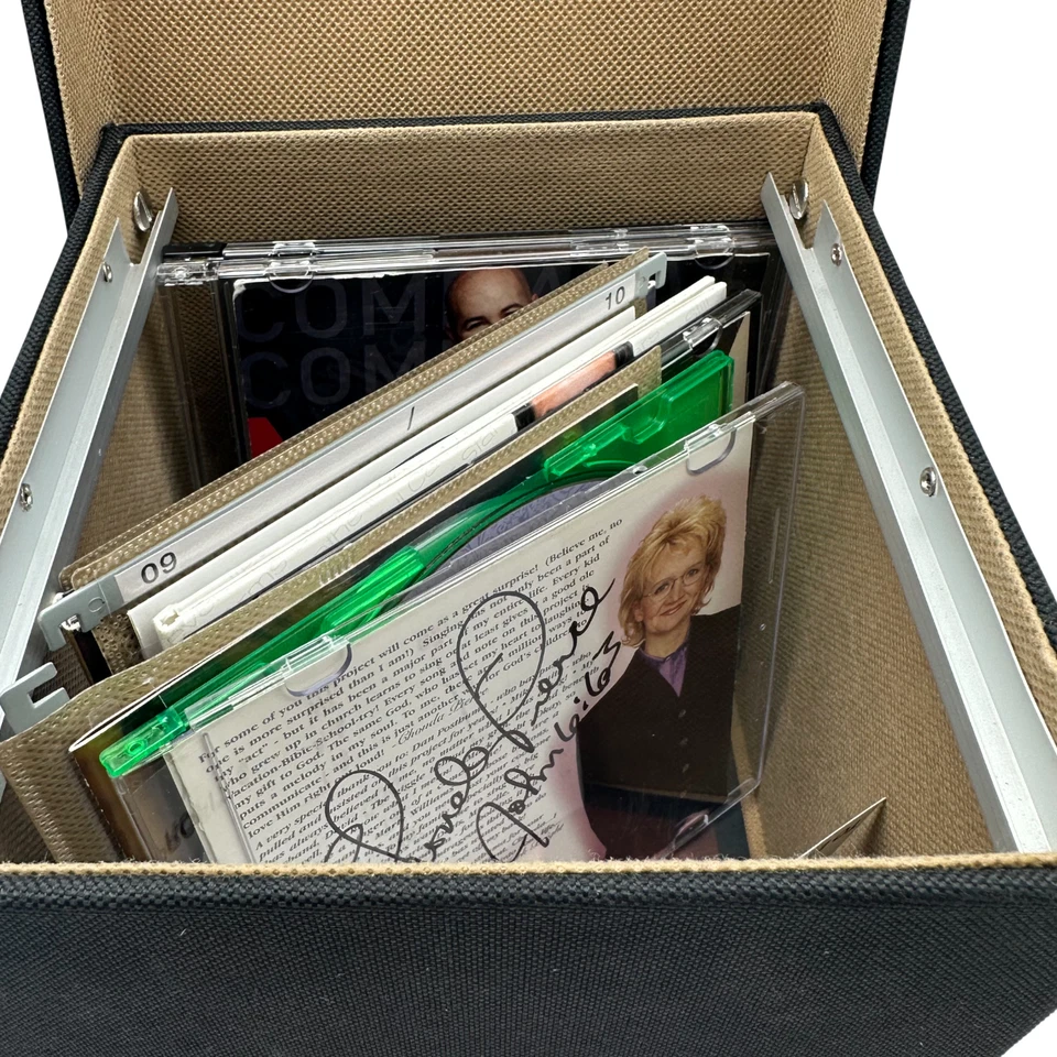 Set of 10 Music CDs With Autographs in Collector Display Box – Signed Artists Foto 2 de 4