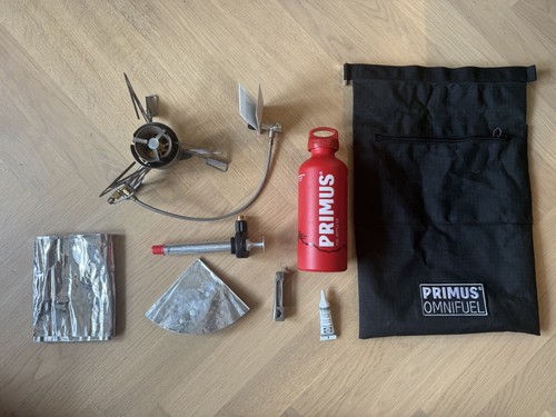 Primus Omnifuel 3289 Stufa da Campeggio Multicombustibile, Cilindro e Parabrezza