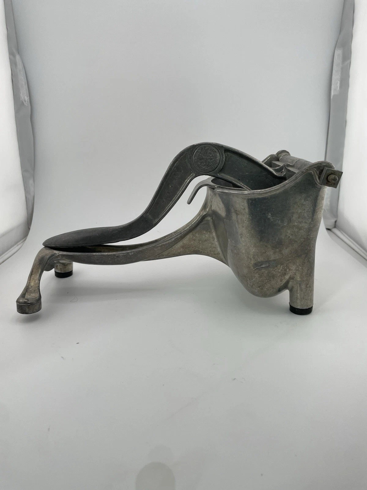 Vintage Wear-Ever Aluminum Juicer Citrus Hand Press w/Pour Spout & Strainer