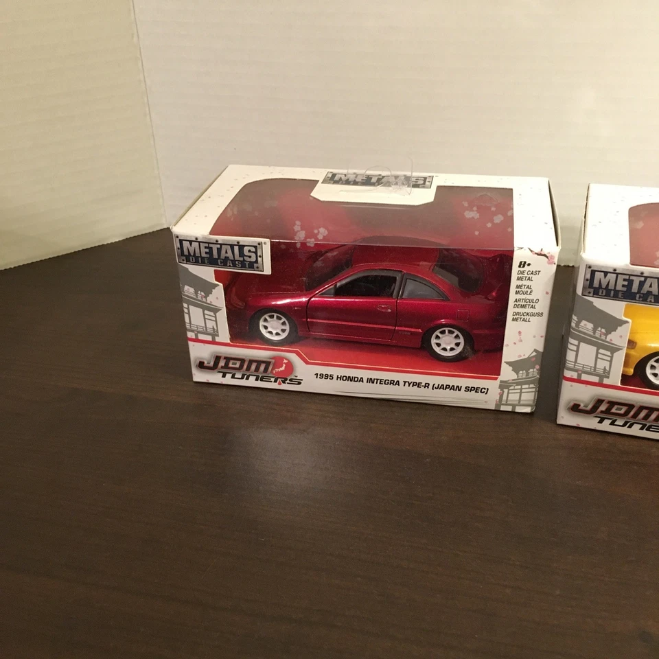 JADA JDM TUNERS 1995 HONDA INTEGRA TYPE R  Yellow and Red 1:32 DIECAST NEW - Image 2 of 4