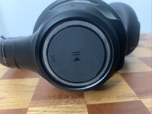 Plantronics BackBeat Pro Black Noise Canceling Over the Ear Bluetooth Headphones - Picture 4 of 19