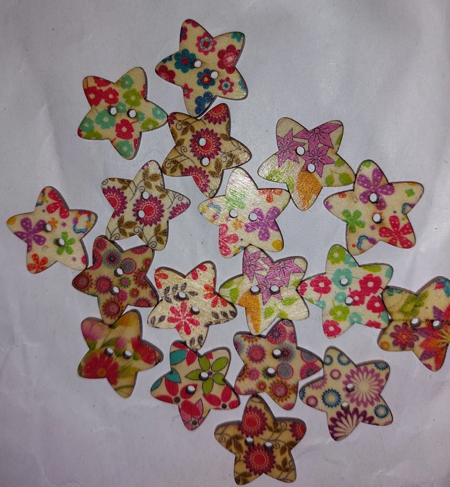 2 Packs of 50 Star Shaped Buttons in Each Pack, Wooden multicoloured patterned. - Image 2 of 4