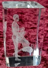 3D  Laser Kristall Quader Erotik Figur inkl. LED Sockel h=80mm Briefbeschwerer