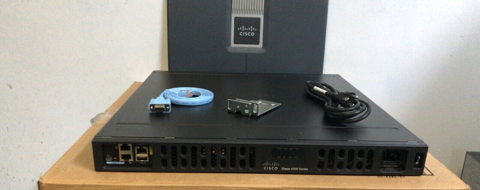 CISCO ISR4331-AX/K9 3-Port Gig Security Data ROUTER  300mbps