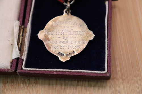Antigua medalla de plata esterlina 1902 oro dorado independiente orden de oddfellows MTC - Imagen 7 de 9