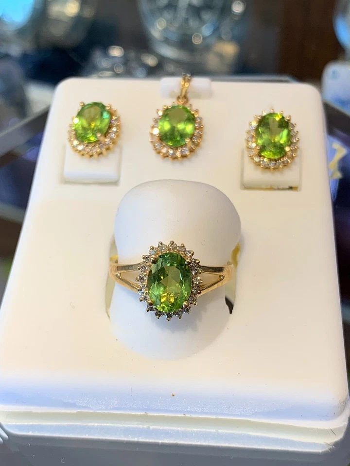 Set of Green Peridot [earrings, ring, pendant] 14kt white gold [Set of Jewellery - Image 3 of 4